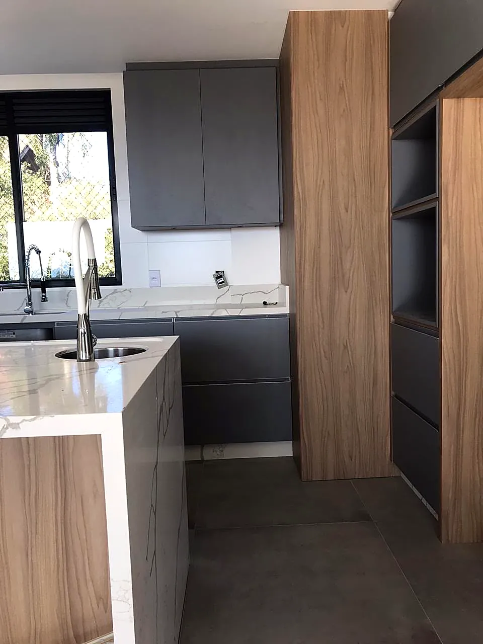 Cozinha em Mármore · Residência · Joinville